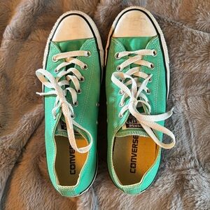 Converse Chuck Taylor, size 9 men’s 7